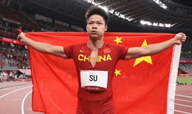 丝袜长腿尤物被打开双腿gif